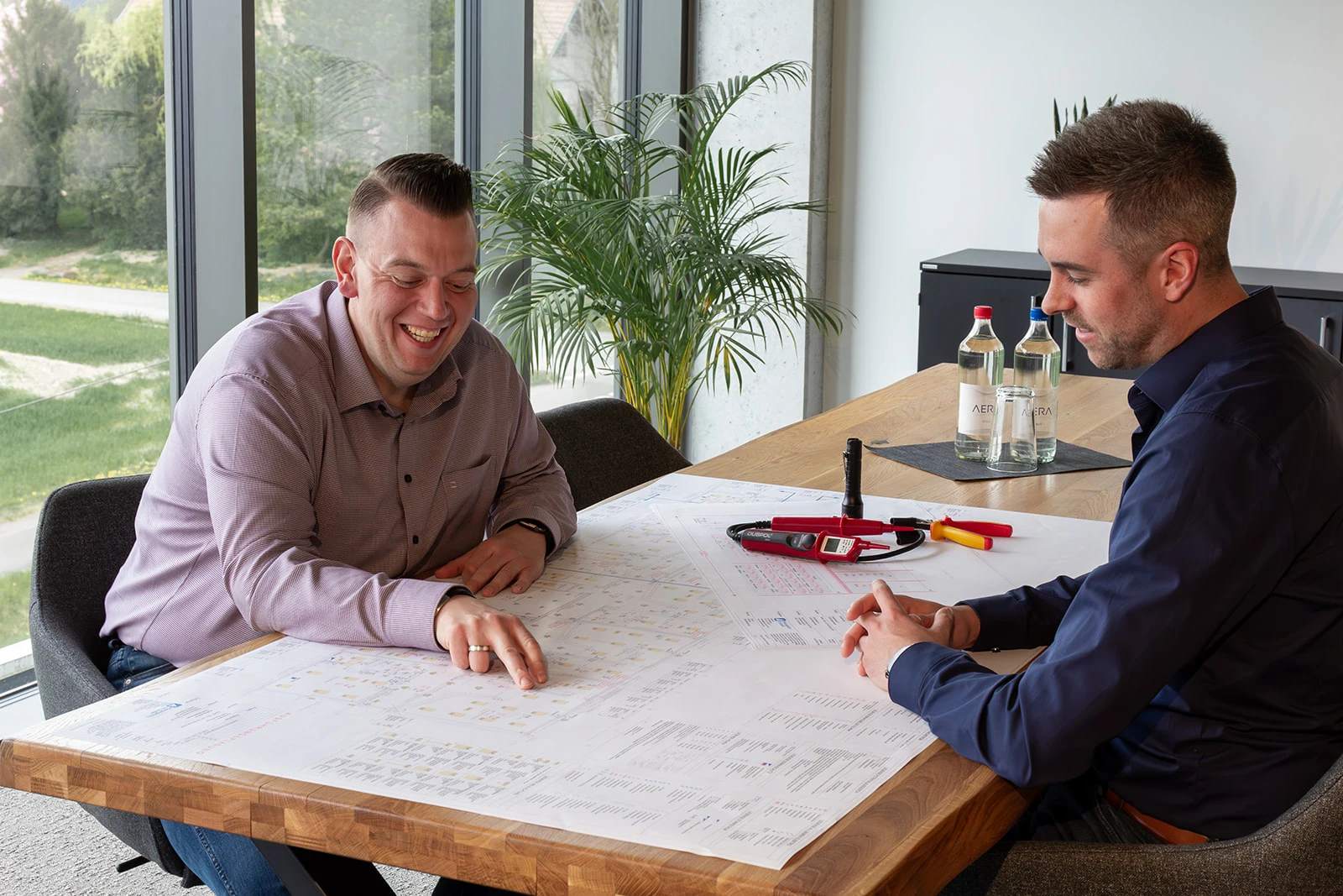 gespraech-zur-fachplanung-elektrotechnik